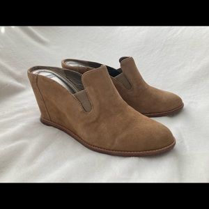Johnston & Murphy Suede Tan Nancy Mules Wedges Heels Size 9.5